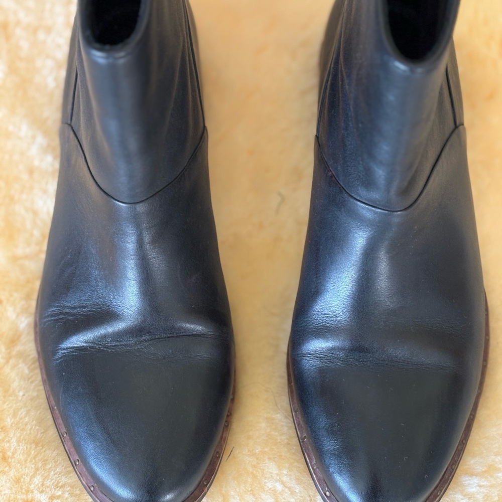 UGG Black Leather Ankle Boots | Back Zip | Stacked Heel. Size 6US - Picture 2 of 11